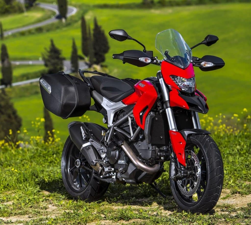 2013-2015 Ducati Hyperstrada 821 static outdoor 6