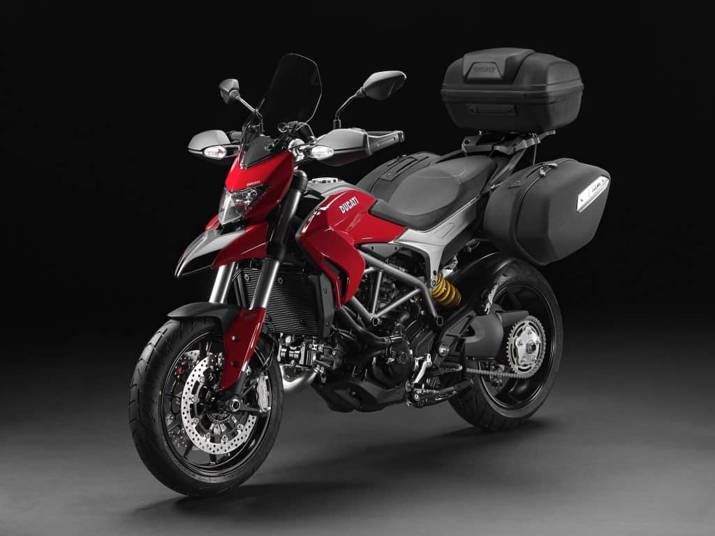 2013-2015 Ducati Hyperstrada 821 studio 1