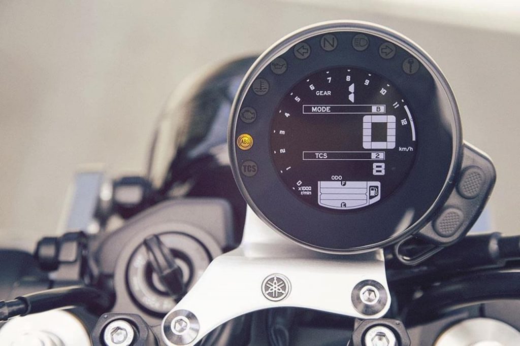 Yamaha XSR900 - clock gauge dash