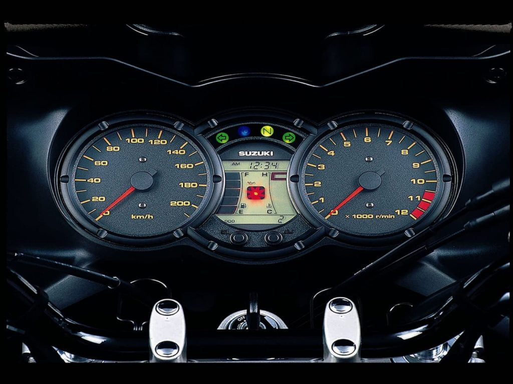 Dash/console of the 1st gen V-Strom 1000