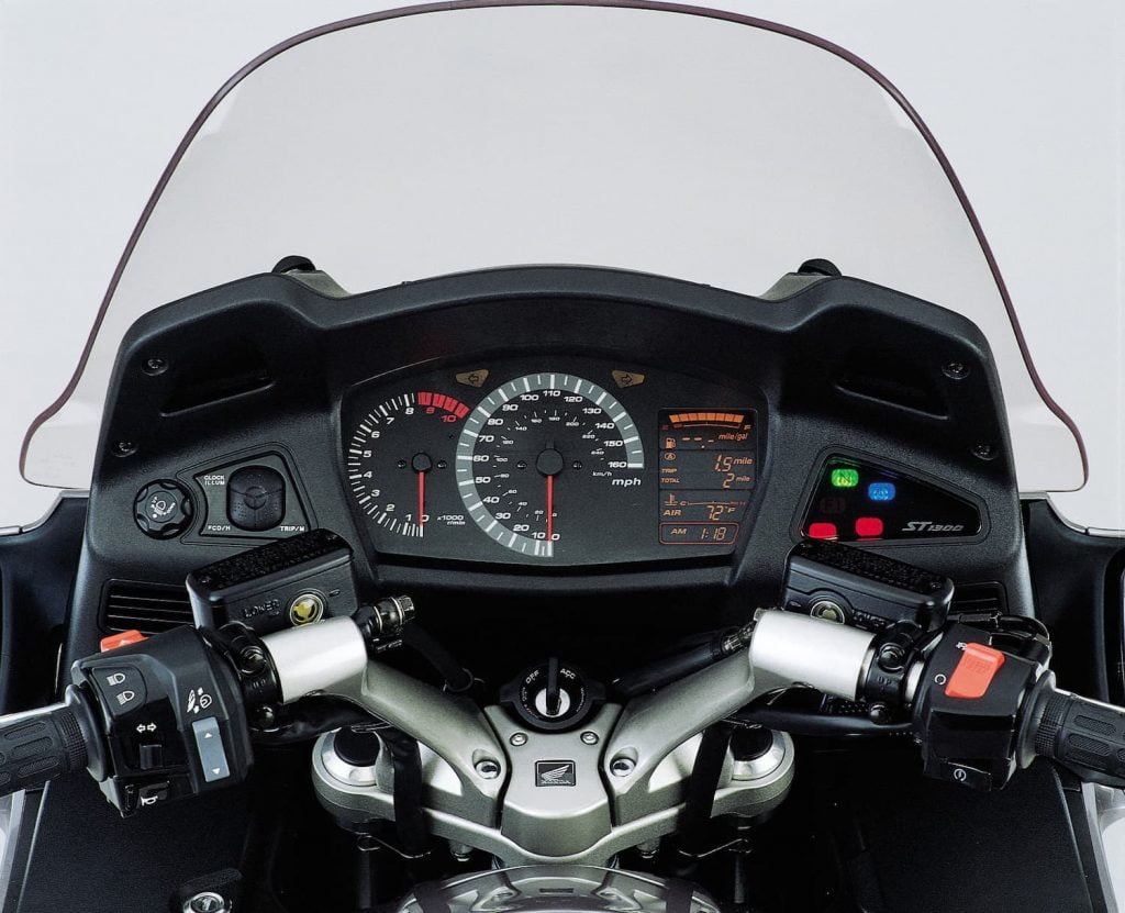 Honda ST1300 Dash cockpit