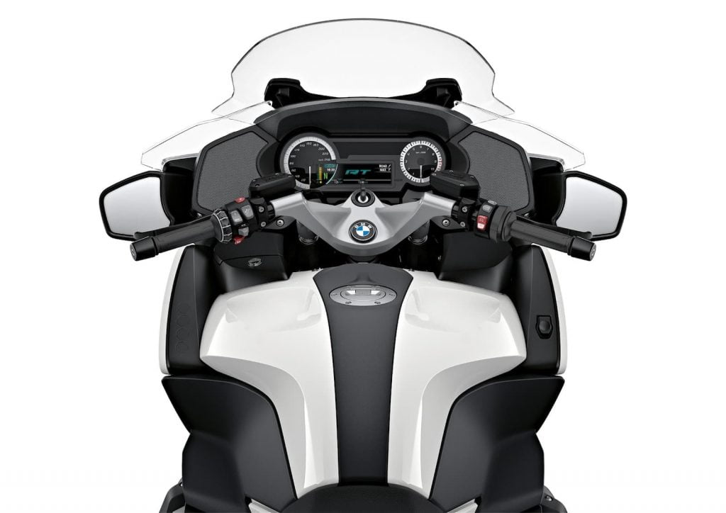 BMW R 1250 RT controls and dash