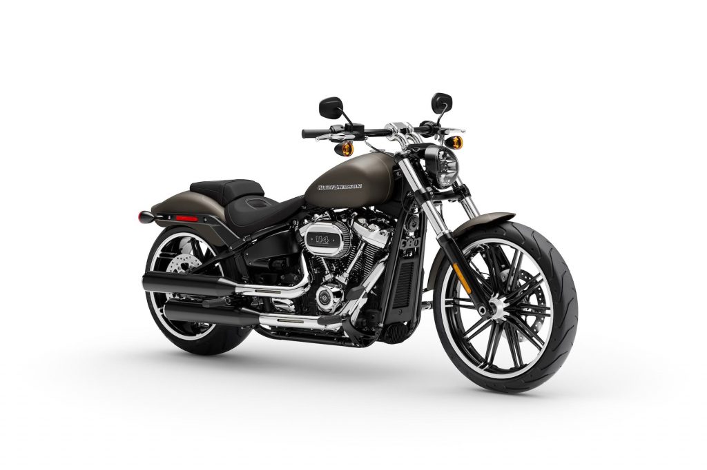 Harley-Davidson Breakout 114 FXBRS - Studio diagonal 1