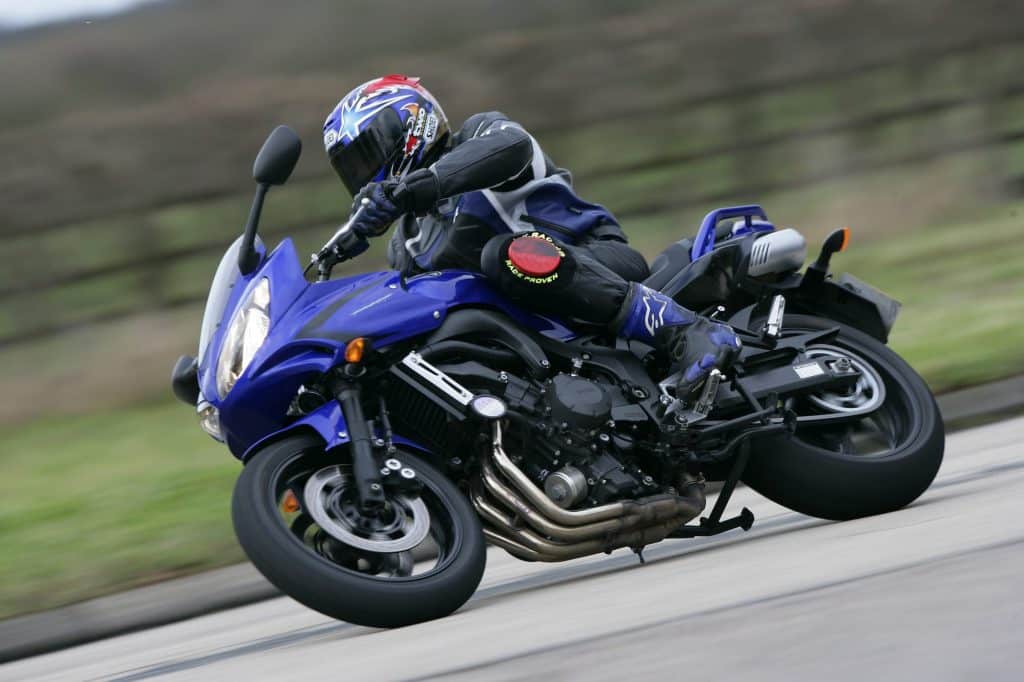 Yamaha FZ6-S Blue, riding, leaning left